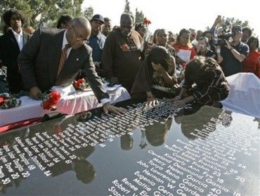 jonestown_memorial.jpg